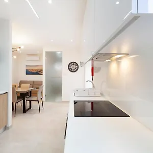  Appartement Fl56 - New 3storey House - Private Entrance & Roof Malte